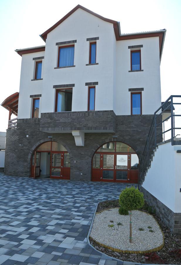 Sugo Panzio Bed and Breakfast Baja Exteriör bild